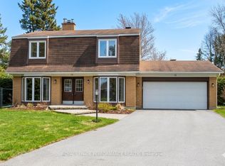 15 Hallowell Ct, Ottawa, ON K2H8N4