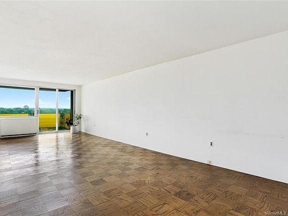 3rd image of 1 Strawberry Hill Ct APT 12F