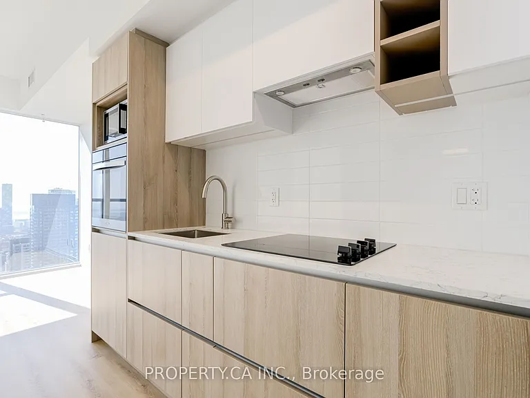 319 Jarvis St #LPH16 — Photo 5