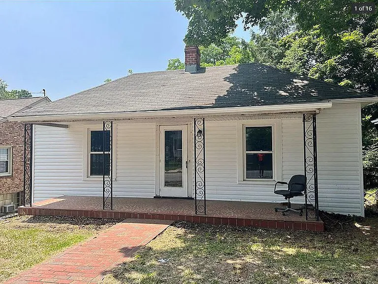 2154 Spencer St — Photo 1