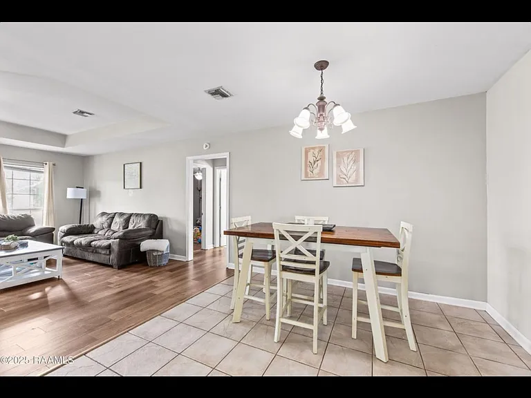 1413 Montagne St — Photo 4