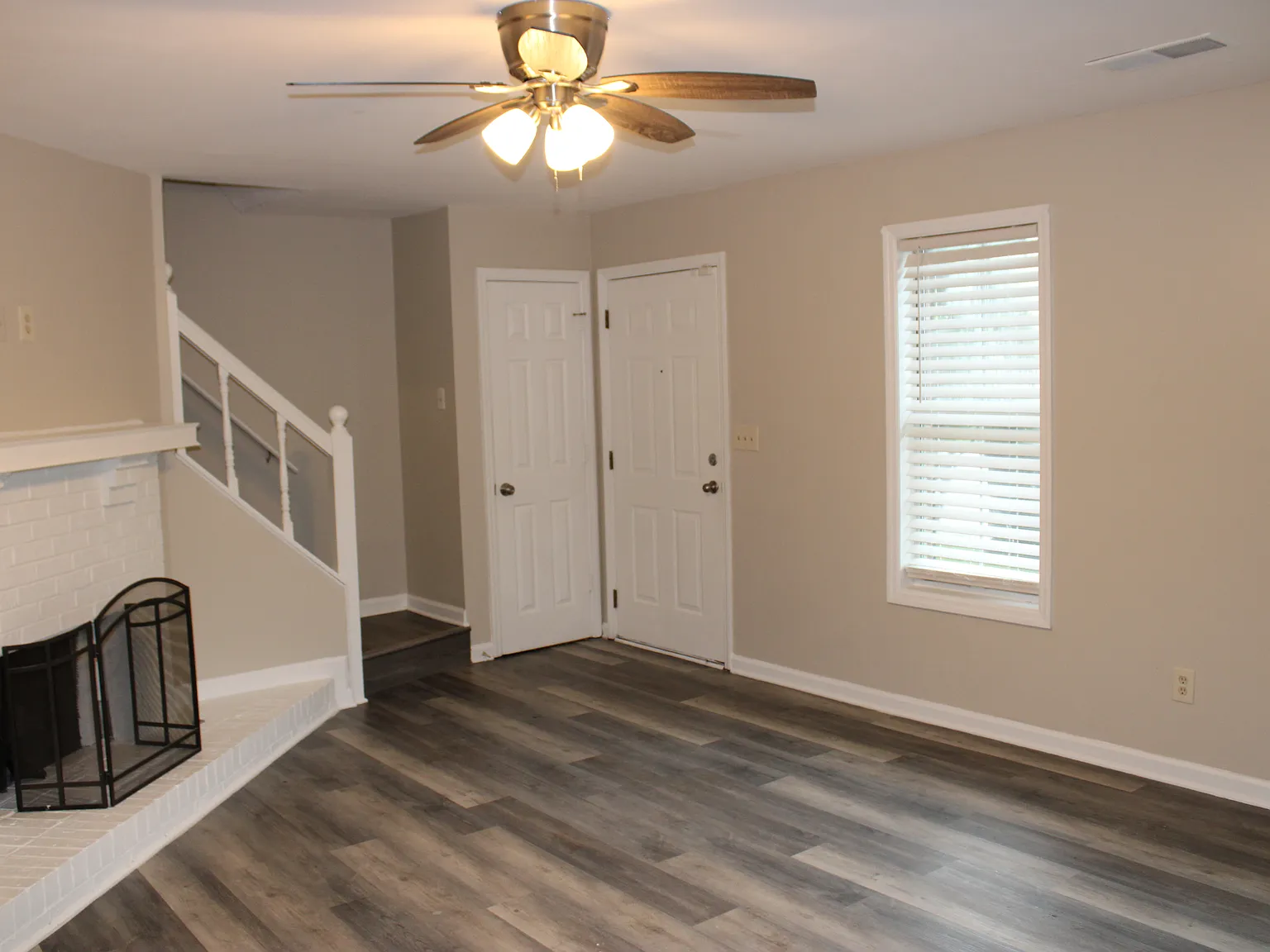 3 bed, 2.5 bath, 1452 sqft, $1,900 — Photo 2
