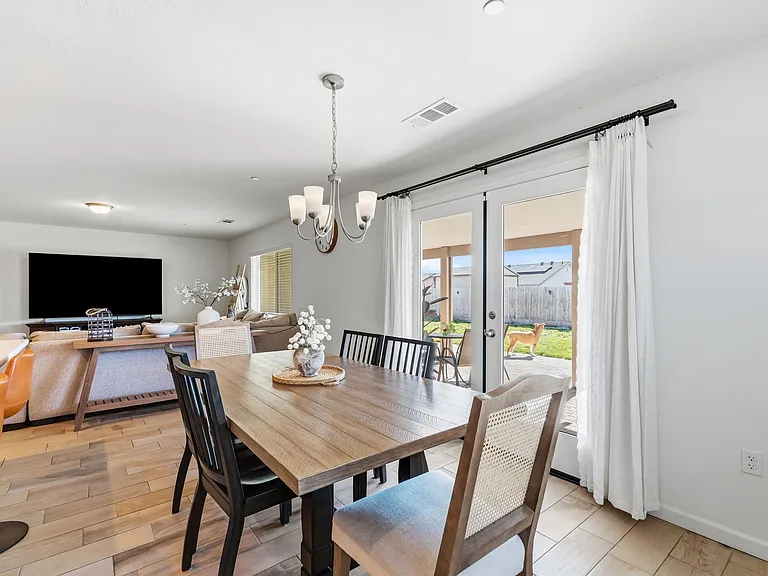 2131 W Ambassador Way — Photo 11