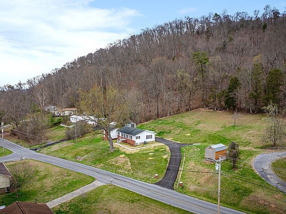 5th image of 1263 Summerville Rd