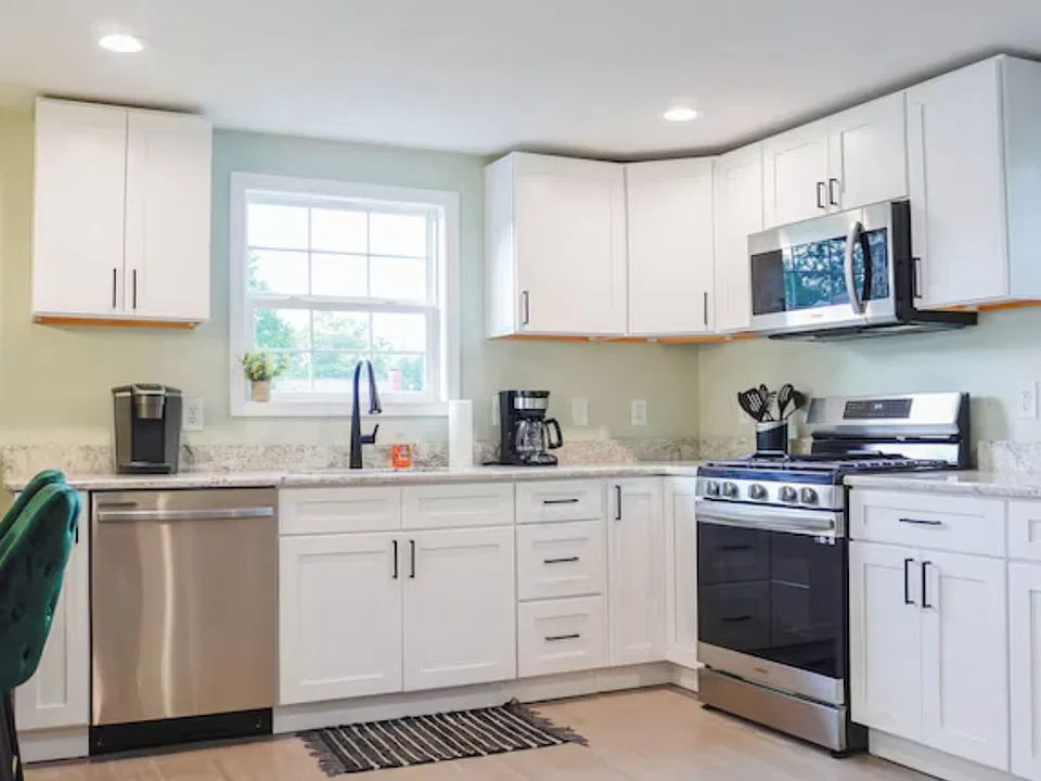 228 Hastings Ave