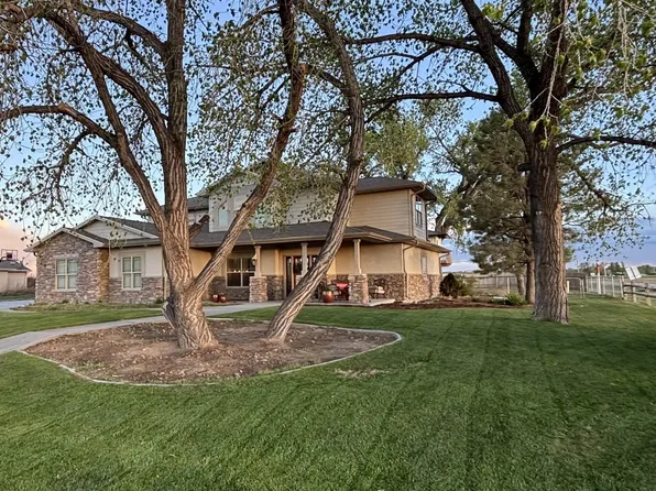 101 Pebble Ln, Torrington, WY 82240