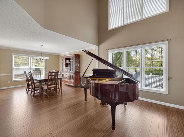 520 Hartford Valley Dr, Wentzville, MO 63385