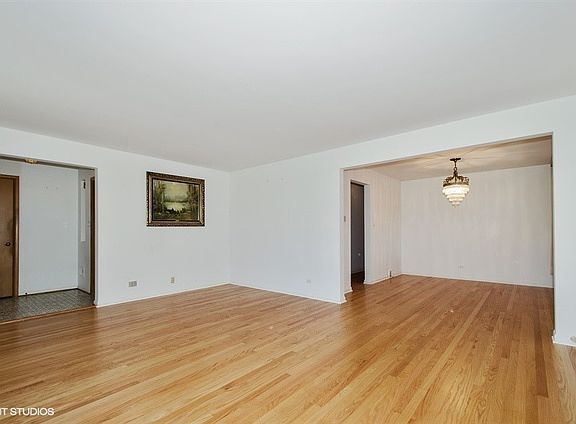 3rd image of 7162 N Ozark Ave