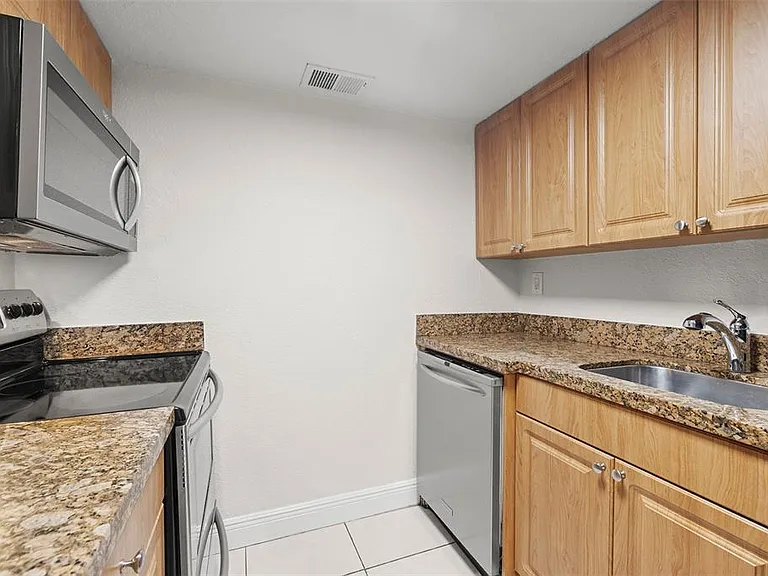 5221 Bayshore Blvd #11 — Photo 24