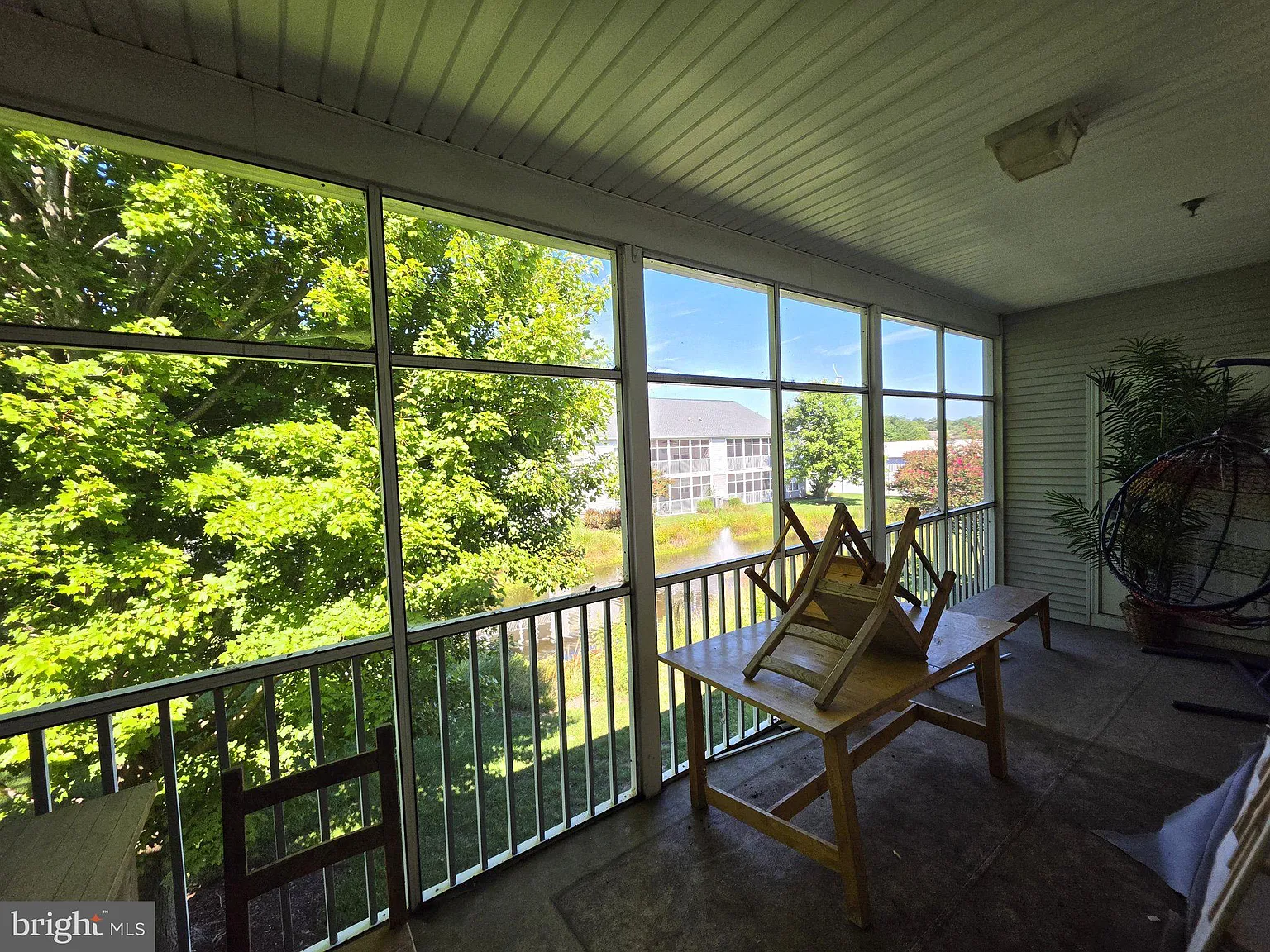3 bed, 2.0 bath, 1400 sqft, $2,200 — Photo 4