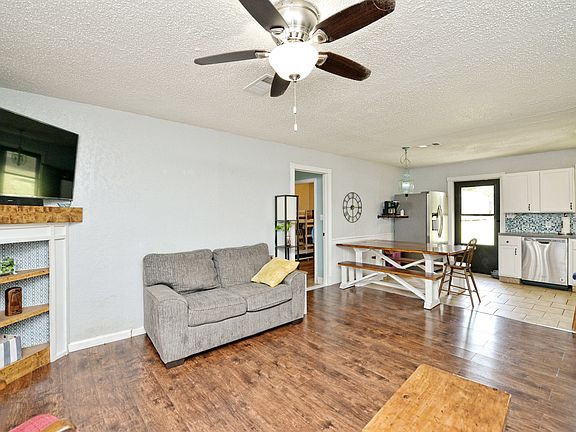5th image of 1106 E Pecan St
