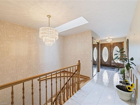 5th image of 546 Dicenzo Dr