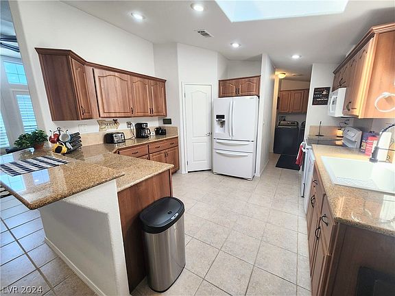 5th image of 670 Montecito Dr