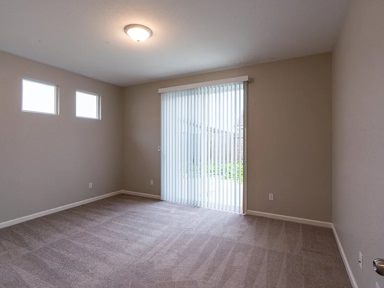 814 Courtney Ct — Photo 14