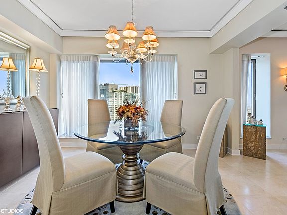 4th image of 950 N Michigan Ave APT 3401