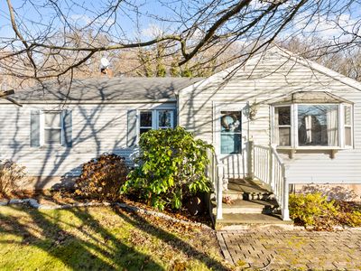 68 Dominican Road, Branford, CT, 06405