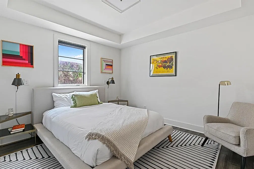 2 bed, 2.0 bath, 1400 sqft, $3,700 — Photo 3