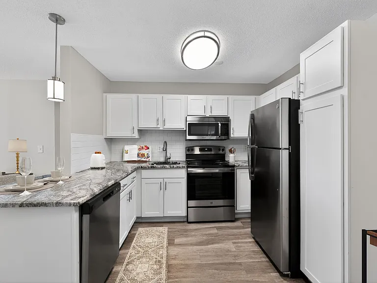 Elevate your lifestyle at Eagle Rock Apartments at West Hartford. Our modern kitchens boast sleek appliances and elegant finishes, perfect for culinary enthusiasts. Don't miss out on securing your dream homeschedule a tour today!