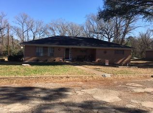 220 Cordell Dr, Crockett, TX 75835