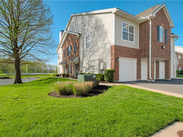 11630 Tomahawk Creek Pkwy APT A, Leawood, KS 66211