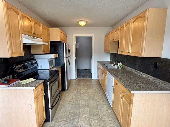 2nd image of 101 SE Mill St #33
