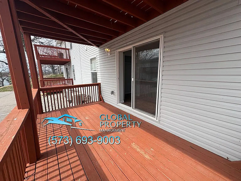 Lakefront Apartments — Photo 81