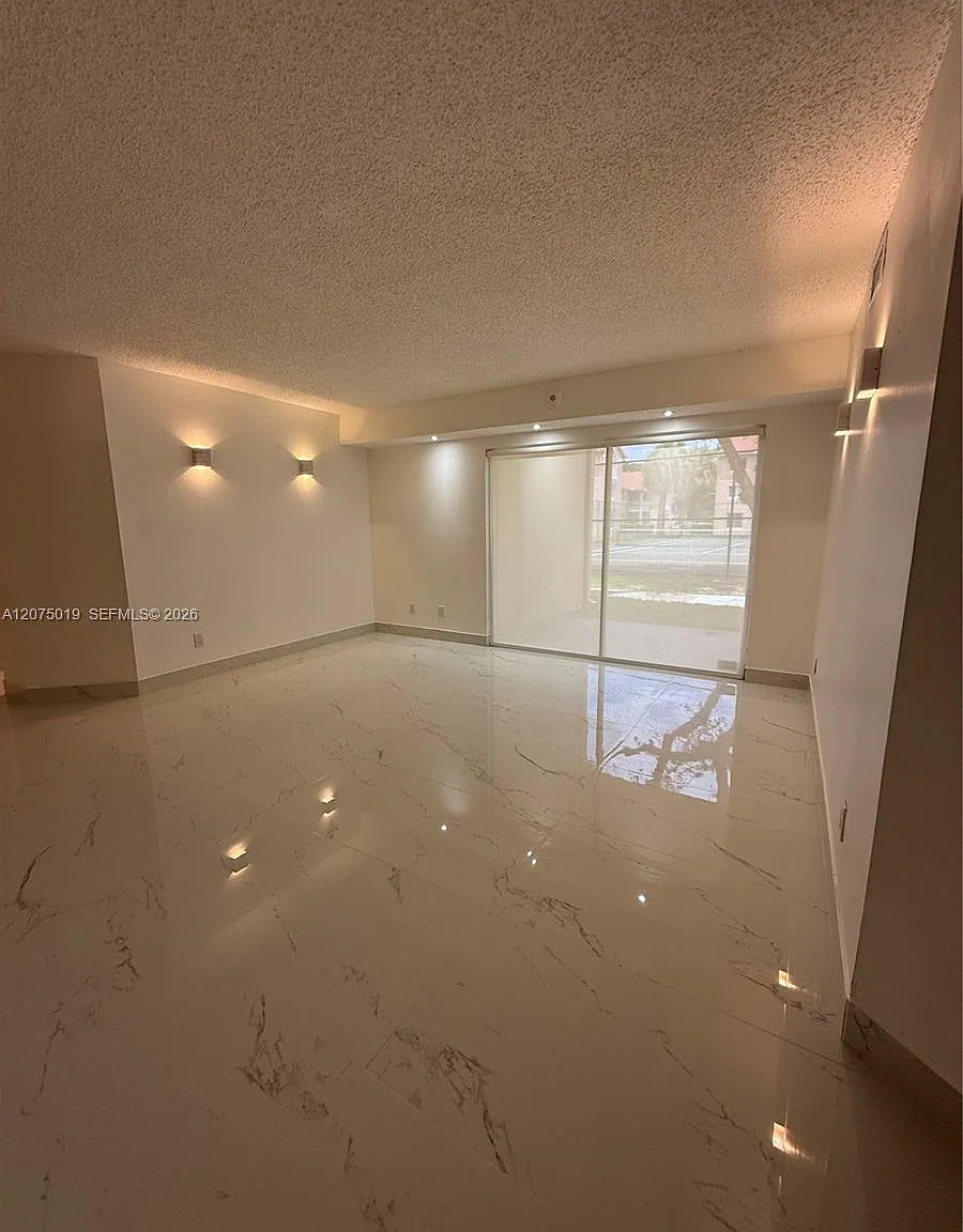 Royal Palm Place — Photo 2