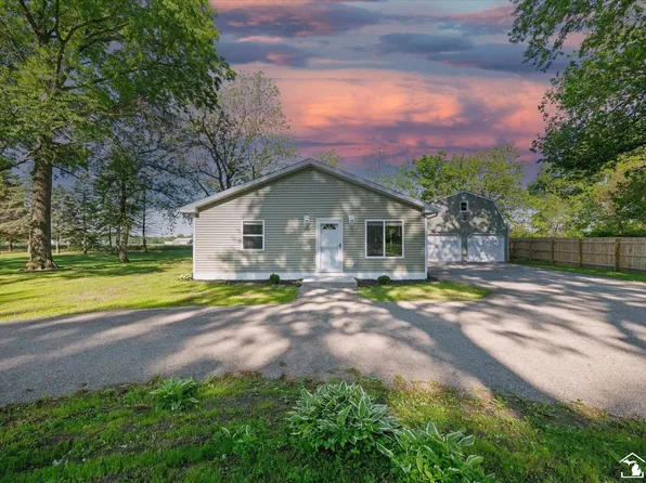 6861 Whiteford Center Rd, Lambertville, MI 48144