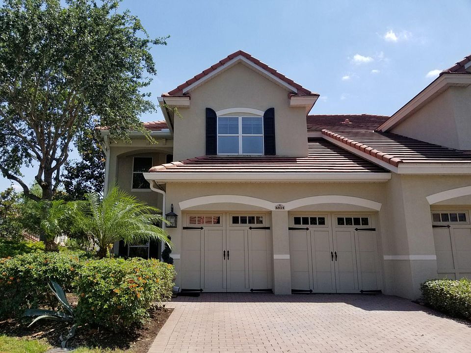 Front Garage Entrance