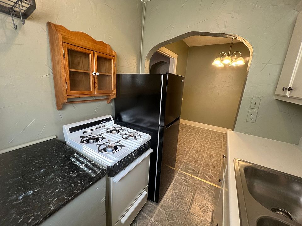 1st image of 512 NW 27th St #0