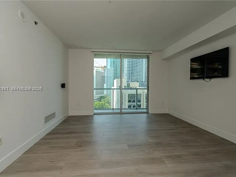 500 Brickell Ave #1407 — Photo 3