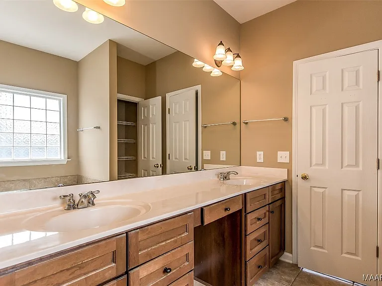 9625 Helmsley Cir — Photo 27