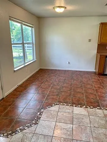1106 Cloud St — Photo 4