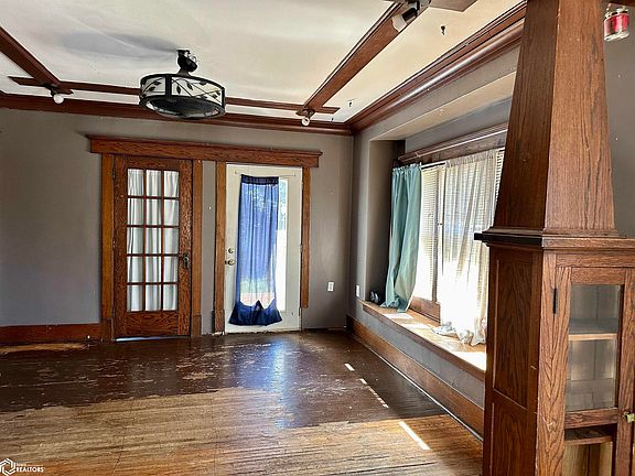 4th image of 267 N Henderson St