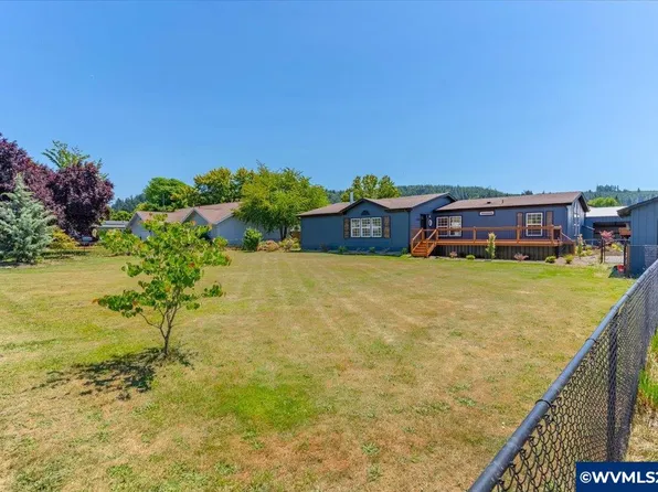 4309B Long St, Sweet Home, OR 97386