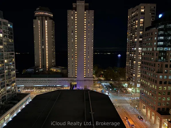 33 Bay St, Toronto, ON