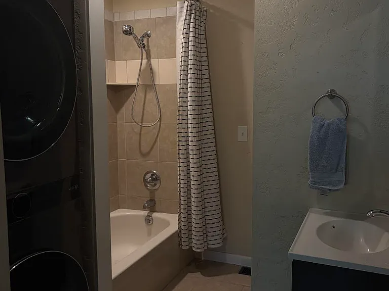 516 E Dale St — Photo 10