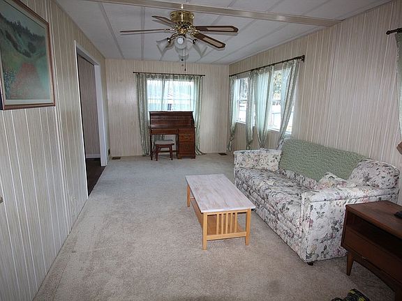 4th image of 65 Hillcrest Ln