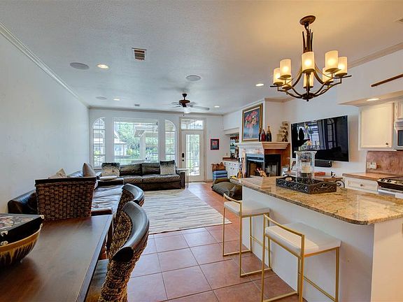 3rd image of 305 Horseshoe Bay North Blvd Unit E