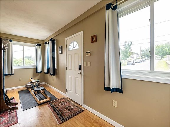 3rd image of 175 Grassmere Ave