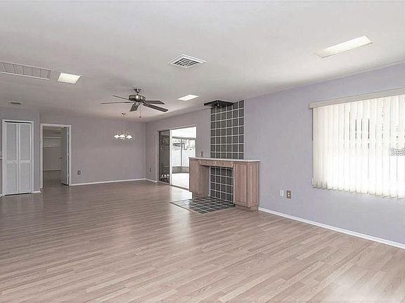 3rd image of 780 Tuxford Dr
