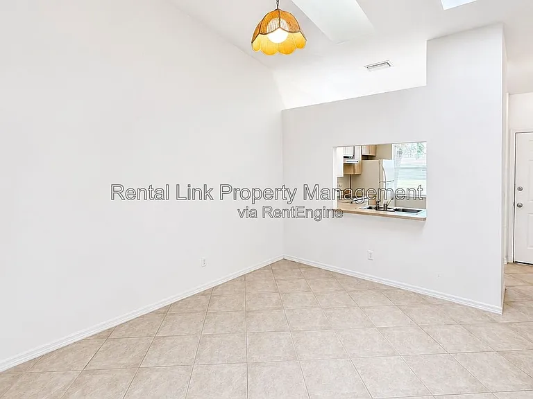 320 SW 3rd Pl #2 — Photo 15