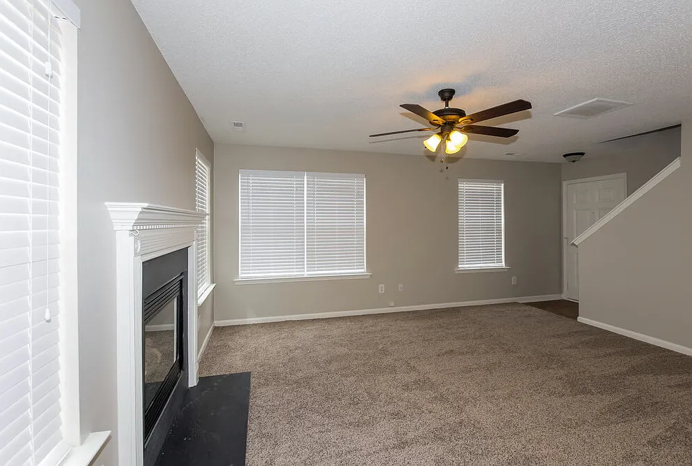 3 bed, 2.5 bath, 1360 sqft, $1,790 — Photo 4