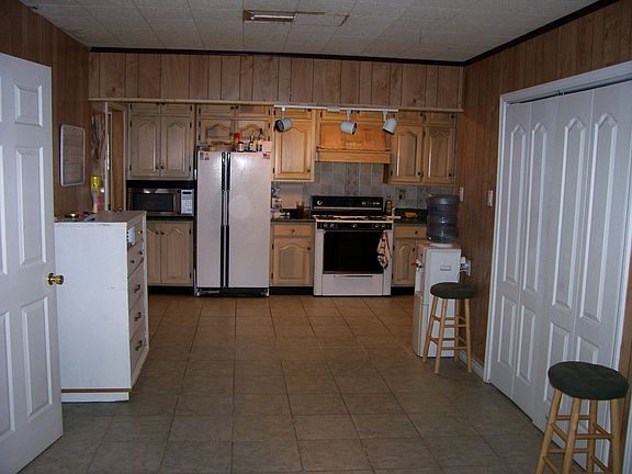 Kitchen & Dinning Area