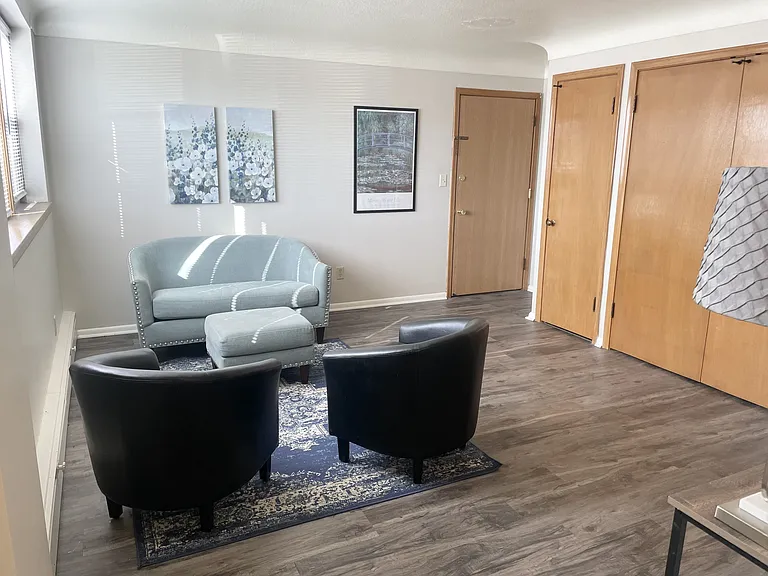 Dunlap Apartments — Photo 3