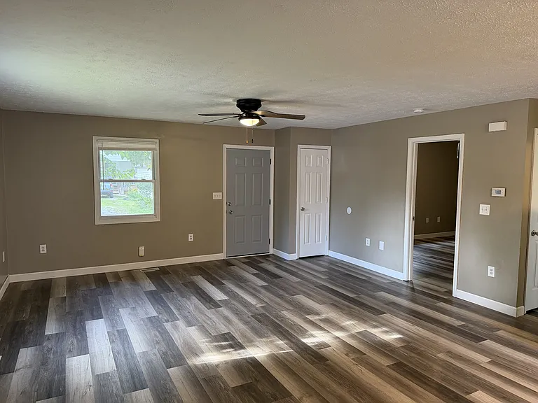 18 Oakwood Ave — Photo 9