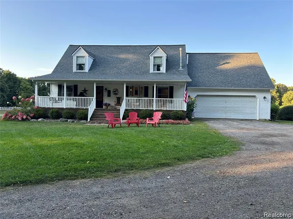9074 White Rd, Linden, MI 48451