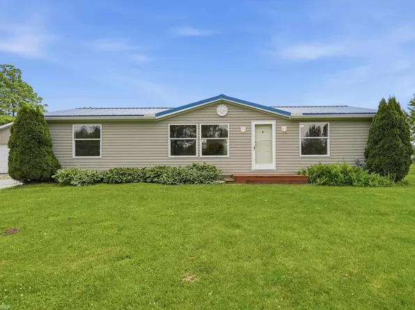 8137 Marquette Rd, Wales, MI 48027
