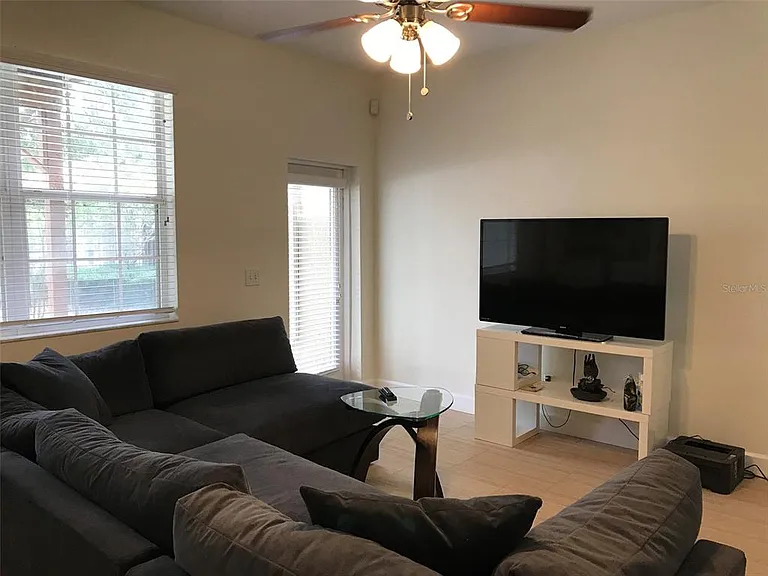 2915 Pointeview Dr — Photo 5