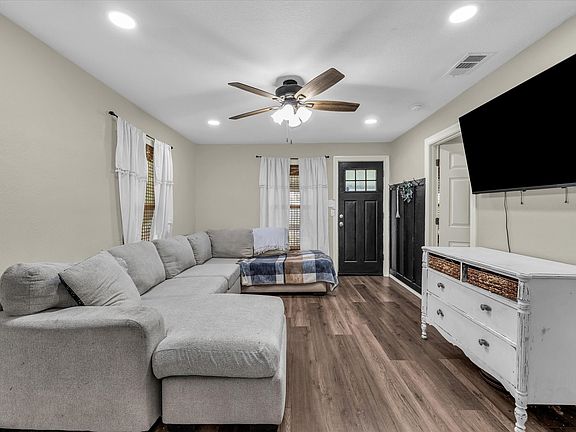 4th image of 102 Goodwin Ln